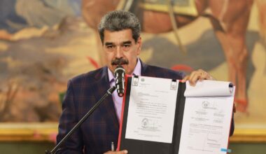 Venezuela, alta tensione nei Caraibi: Maduro mobilita l’esercito per una guerriglia stile Vietnam contro gli Usa