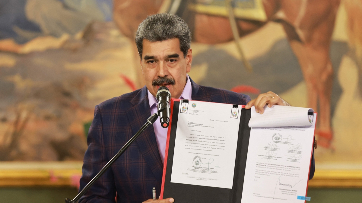 Venezuela, alta tensione nei Caraibi: Maduro mobilita l’esercito per una guerriglia stile Vietnam contro gli Usa