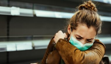 Il Covid non è un raffreddore: per anziani e fragili va considerato come un'influenza