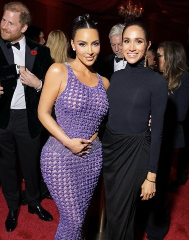 Meghan e Harry rimossi dalle foto del compleanno di Kris Jenner: la decisione da parte dei Duchi