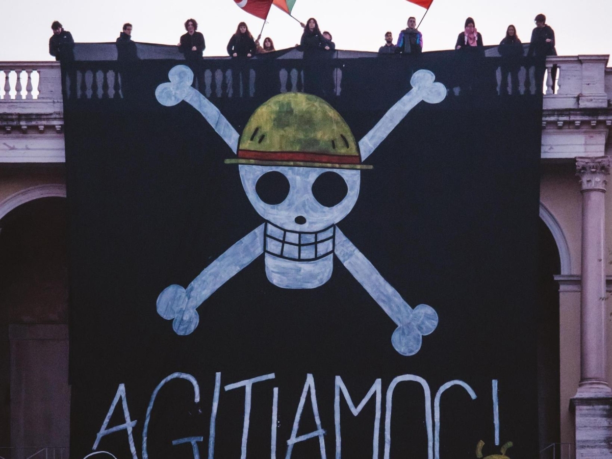 Sciopero a Roma oggi 14 novembre, le notizie in diretta | Lo striscione degli studenti al Pincio, autobus e metro fermi, le proteste in 50 piazze italiane