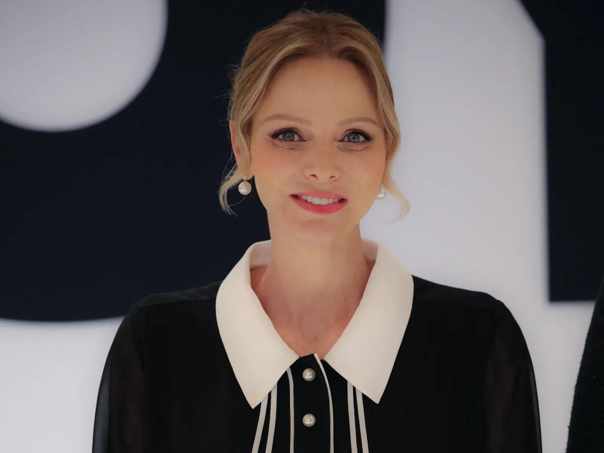 La principessa Charlene e l'eleganza in bianco e nero a Monaco: il look bon ton che piace al mondo royal