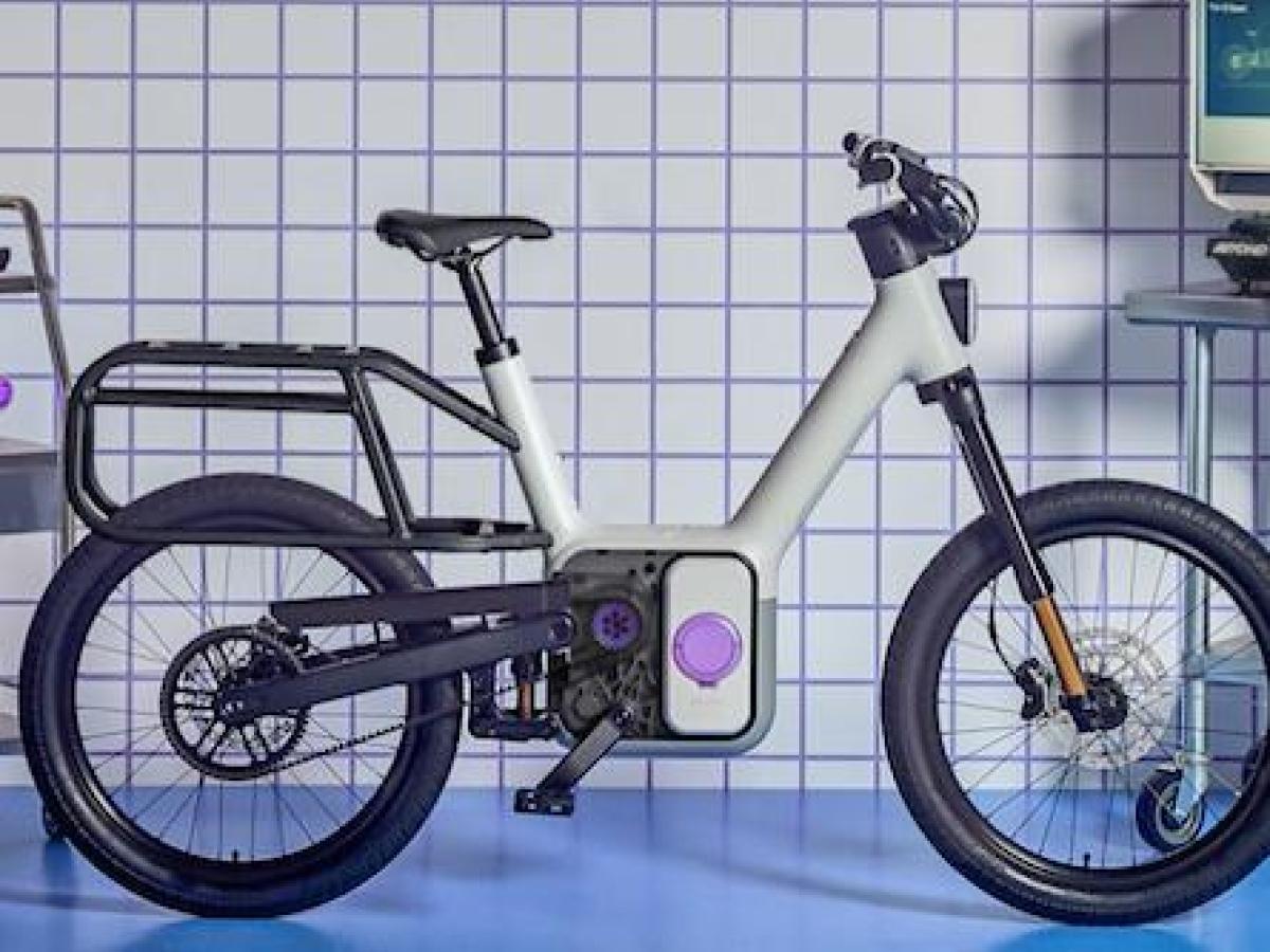 L’e-bike di Rivian ha percorrenza record: 160 chilometri di autonomia e si ricarica pedalando