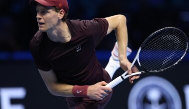 Sinner-De Minaur alle Atp Finals di Torino, la diretta: 7-5, 6-2 Jannik è in finale per il terzo anno di fila