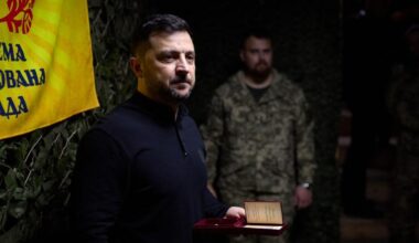 La parabola di Zelensky, da eroe a presidente in balia dei corrotti. «Mai così vicini al collasso, se si votasse oggi non sarebbe mai rieletto»