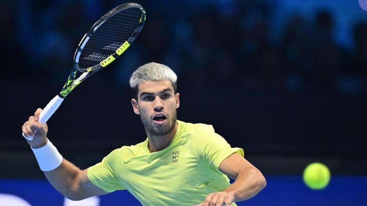 Alcaraz-Auger Aliassime 6-2 6-4 alle Atp Finals: Carlos raggiunge Sinner