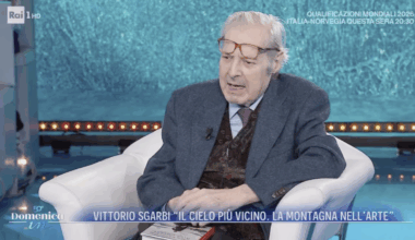 Vittorio Sgarbi ospite a Domenica In, preoccupano le sue condizioni di salute. «Evelina poteva venire da me e non l’ha fatto»