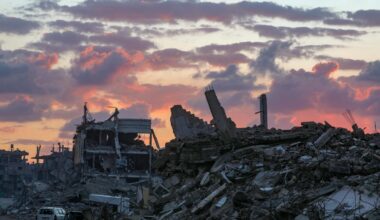 Gaza, le notizie sulla tregua Israele-Hamas in diretta | Idf: «Pronti a controllare le aree oltre la Linea Gialla». Netanyahu: Gaza sarà disarmata in un modo o nell'altro. Oggi voto all'Onu