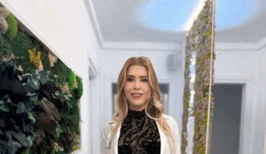 Chi è Genny Urtis, dalla chirurgia estetica alla relazione con Fabrizio Corona (poi smentita). «Sono passata da uomo etero a gay, a donna trans»