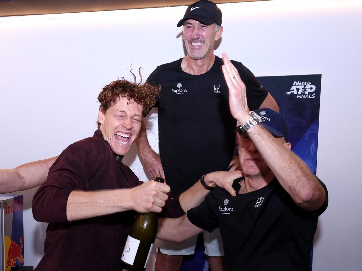 Sinner e il nuovo servizio: i dettagli invisibili che hanno fatto la differenza. C'è già un (doppio) obiettivo per il 2026