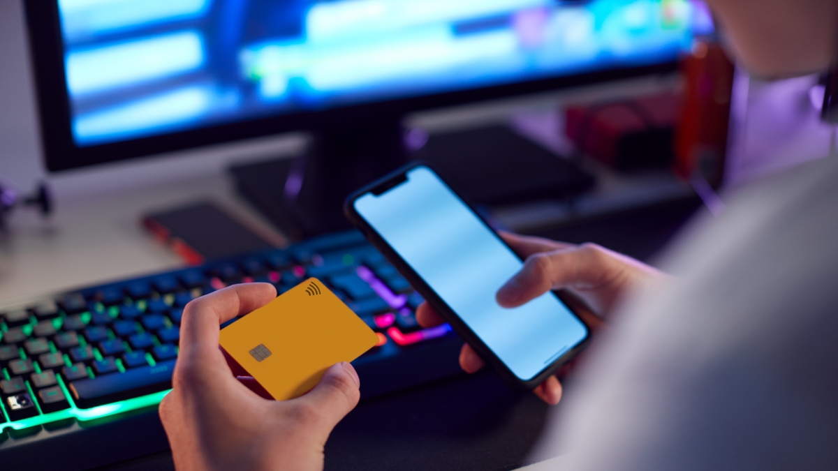 I videogiochi con elementi simili al gioco d'azzardo aumentano il rischio tra gli adolescenti di passare alle scommesse reali