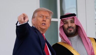 Bilaterale Trump-bin Salman alla Casa Bianca. Donald: «MbS non sa nulla di Khashoggi». Poi attacca la giornalista di Abc su Epstein: «Devono togliervi la licenza»