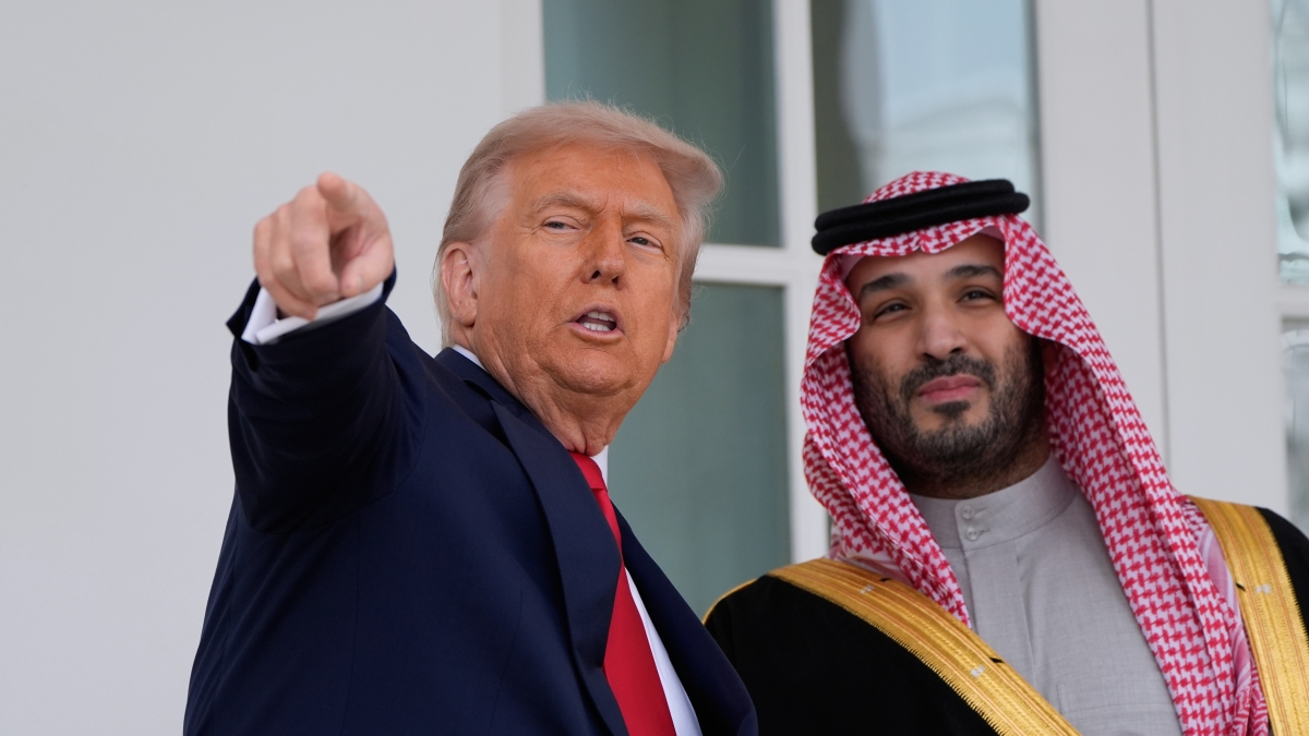 Bilaterale Trump-bin Salman alla Casa Bianca. Donald: «MbS non sa nulla di Khashoggi». Poi attacca la giornalista di Abc su Epstein: «Devono togliervi la licenza»