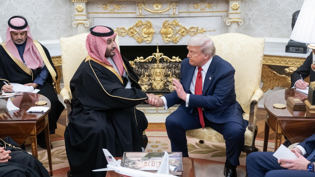 Trump-Bin Salman, gli affari e lo show: il principe promette mille miliardi agli Usa e il presidente lo difende su Khashoggi