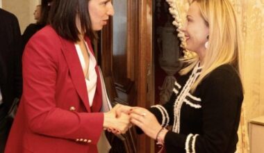 Ddl consenso, la maggioranza fa mancare l'unanimità: il testo slitta al Senato, ira delle opposizioni: «Così salta il patto Meloni-Schlein»