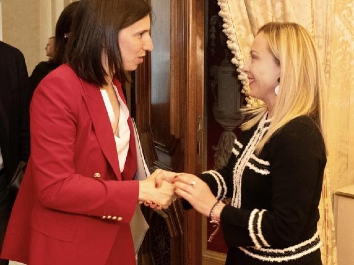 Ddl consenso, la maggioranza fa mancare l'unanimità: il testo slitta al Senato, ira delle opposizioni: «Così salta il patto Meloni-Schlein»