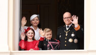 Monaco in festa con principi Alberto e Charlène. «Tarantella e O Sole mio» intonati dai Carabinieri italiani davanti al Palais