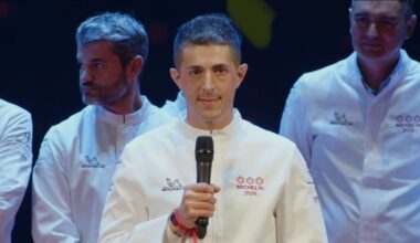 Guida Michelin 2026, tre stelle al ristorante «La Rei Natura» di Michelangelo Mammoliti: tutti i premiati in diretta