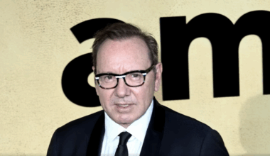 Kevin Spacey: «Dopo le spese legali astronomiche degli ultimi anni, non ho più una casa, vivo in hotel o negli Airbnb e vado dove c'è lavoro»