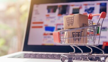 Acquisti online, in Italia è boom: la spesa digitale vale 66 miliardi. E-commerce a +273%, pay-tv triplicata in 10 anni