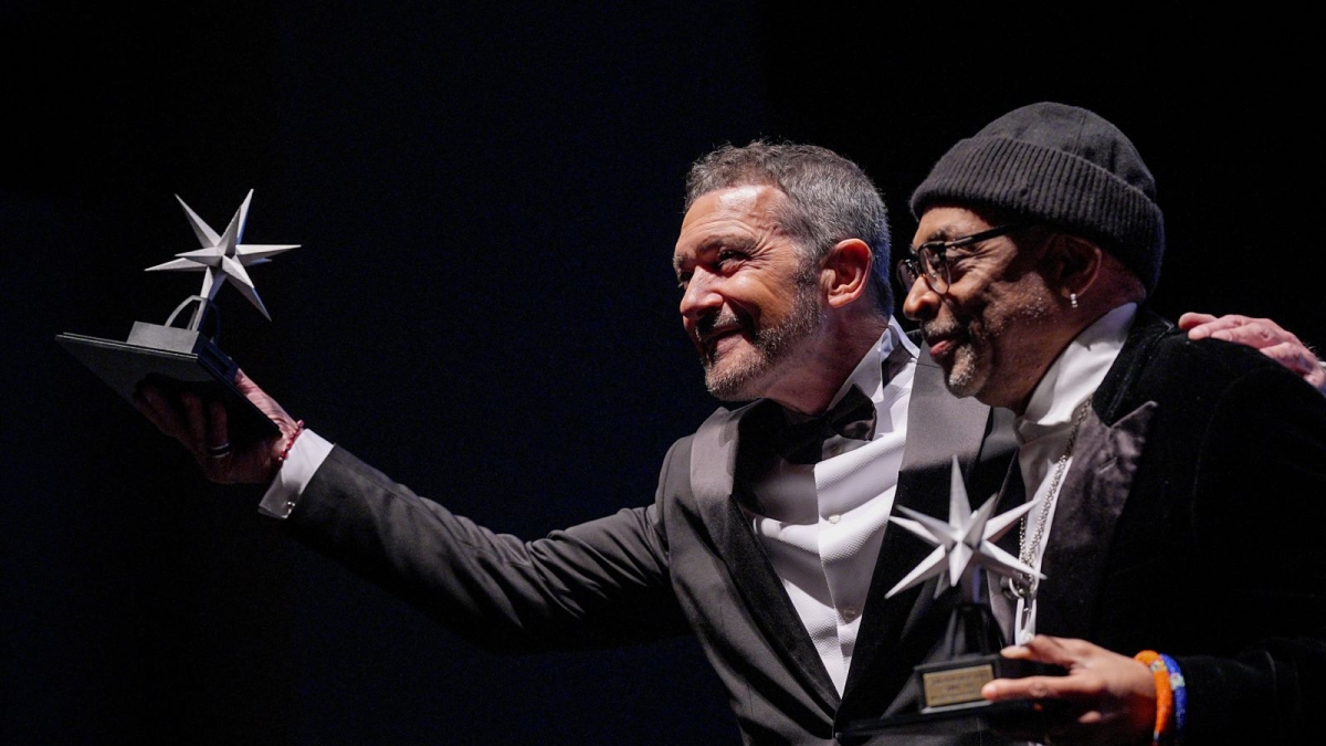 Al via il Tff 2025: Banderas premia Spike Lee, Castellitto sprona il governo. Scivolata finale: il pubblico va via prima del film