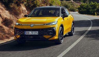 Volkswagen T-Roc 2025: prova, consumi e prezzo Suv ibrido