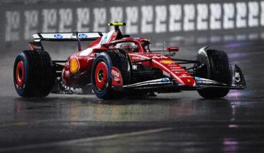 F1 Gp Las Vegas, le qualifiche in diretta: con la pioggia Russell il più veloce nel Q2 davanti a ad Hadjar. Leclerc 9°. Disastro Hamilton 20°, flop anche Antonelli (17°)
