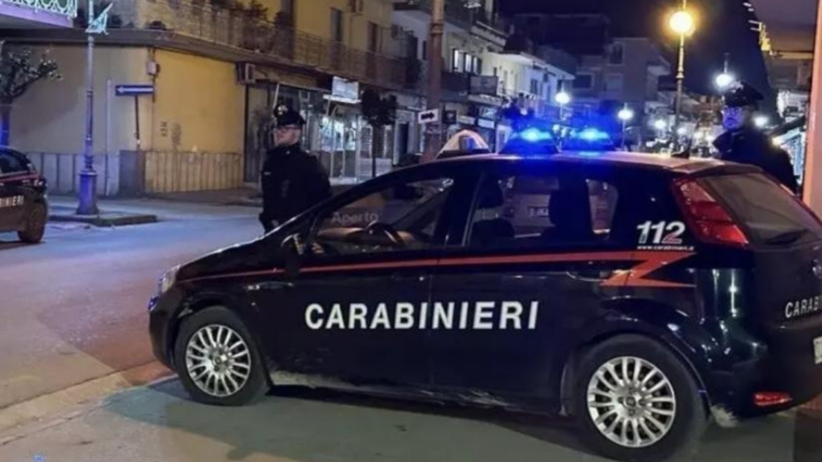 Qualiano, 35enne accoltellata da un uomo vicino casa: è in fin di vita, indagano i carabinieri