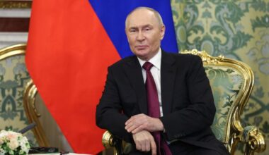 Putin parla di pace ma si prepara alla guerra. Mosca rinforza l’esercito anche grazie agli stranieri