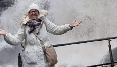 Il tragico destino di Marina Chiarina, l'insegnante morta sulla A10: guida turistica per hobby, sedeva vicino all'autista del bus che ha tamponato un camion