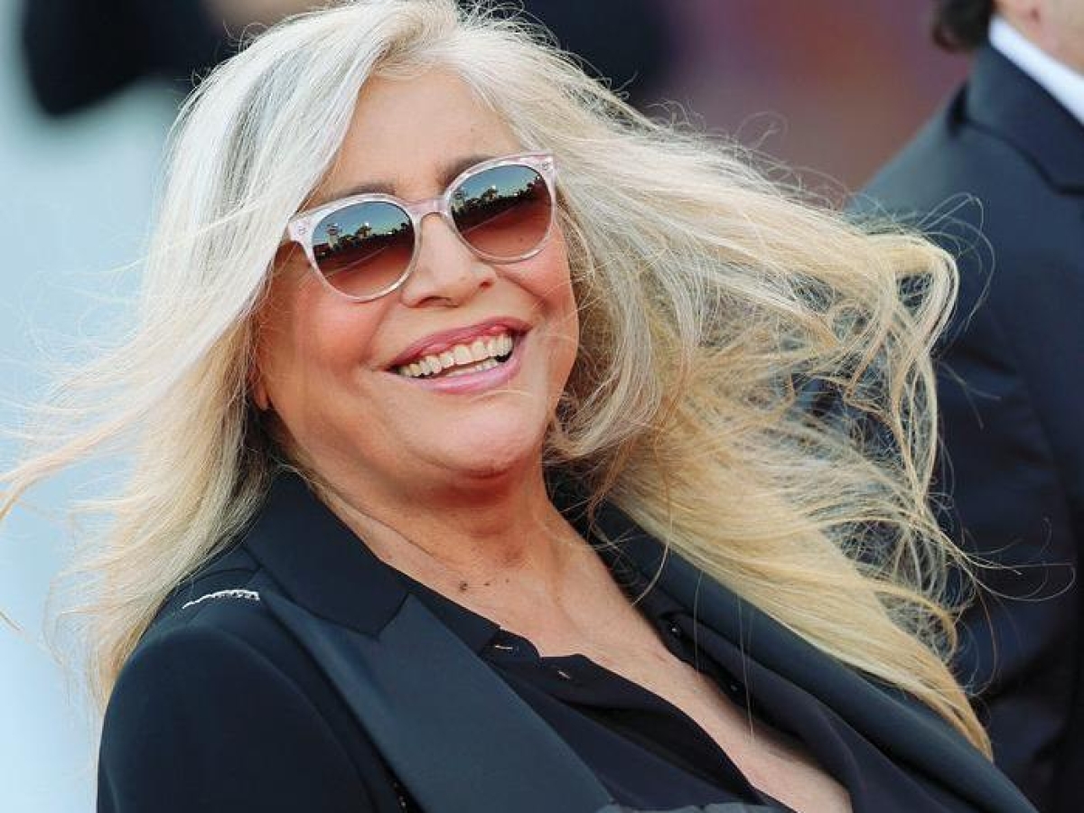 Mara Venier: «Don Mazzi mi sgridava se ero troppo scollata. Il figlio perso con Arbore un grandissimo dolore»