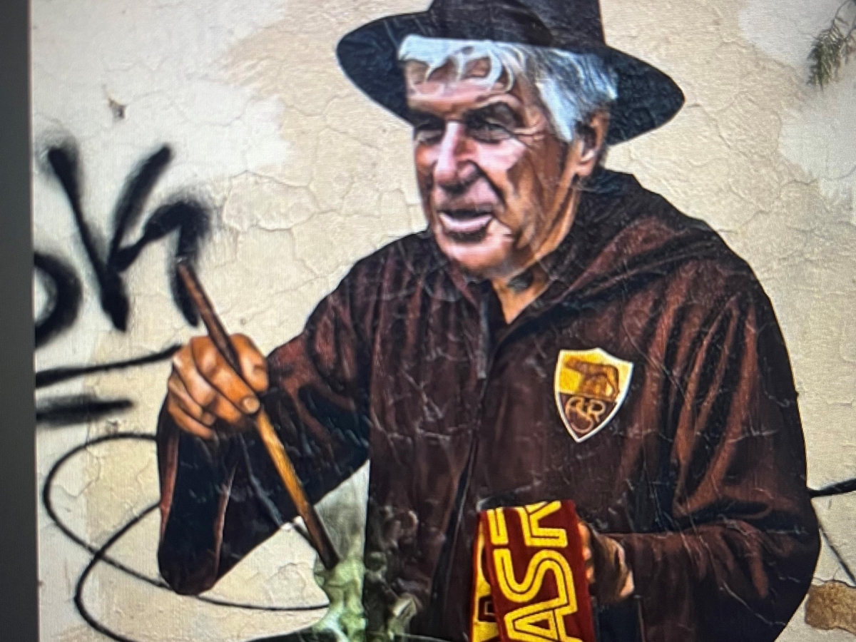 Garbatella, Gasperini-mago mescola una pozione magica (come la sua Roma): il murale dello street artist Drugi