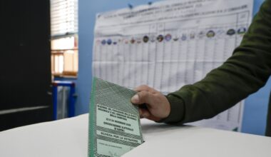 I risultati delle elezioni regionali 2025 in Veneto, Campania e Puglia | Primi exit poll e proiezioni: centrodestra avanti in Veneto, centrosinistra in Puglia e Campania