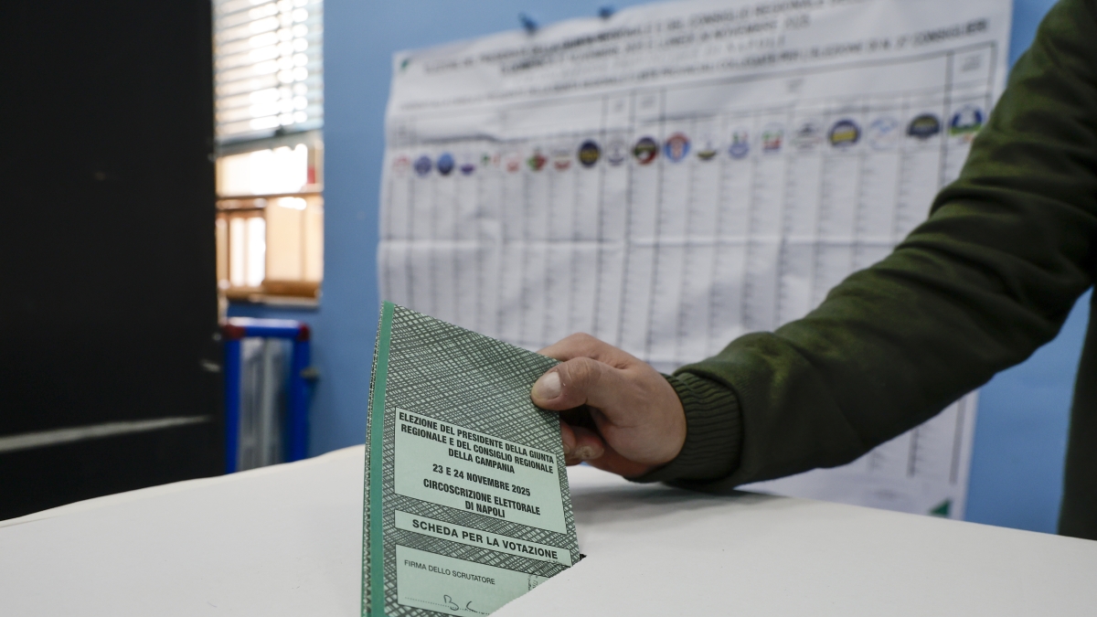 I risultati delle elezioni regionali 2025 in Veneto, Campania e Puglia | Primi exit poll e proiezioni: centrodestra avanti in Veneto, centrosinistra in Puglia e Campania