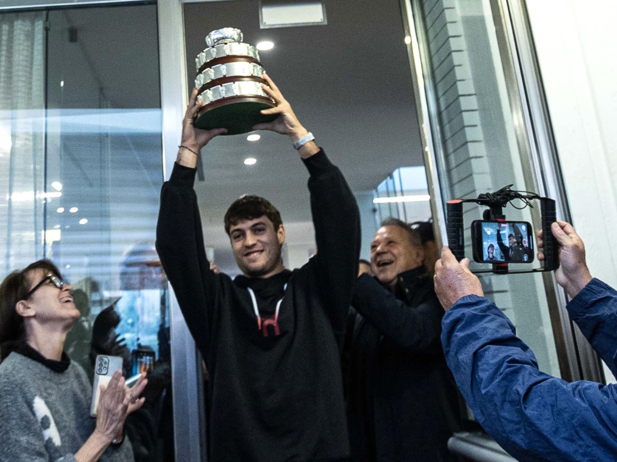 Cobolli e la Davis: «Non commetterò mai l'errore di sentirmi invincibile, ho temuto una figuraccia ma mi sono divertito. Ora il nonno va in giro con la Coppa a fare il figo»