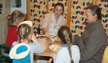 Famiglia nel bosco, il padre Nathan non torna a casa: «Sta male dalla rabbia». I vicini: «I bambini sorridevano sempre. Prima qui c’era allegria, ora solo tristezza»