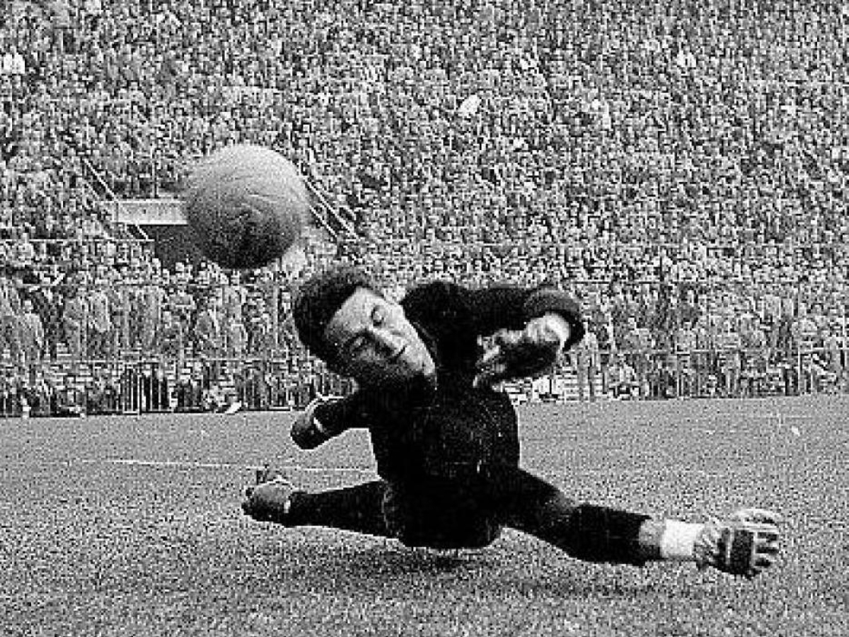 Lorenzo Buffon è morto: lo storico portiere del Milan aveva 95 anni. Con i rossoneri vinse cinque scudetti