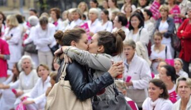 Corte di giustizia dell'Ue: «Riconoscere i matrimoni gay contratti negli Stati membri»