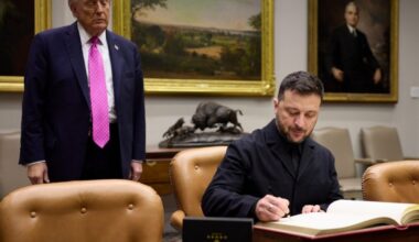Ucraina, svolta nei negoziati di pace: «Kiev ha accettato la bozza in 19 punti». Trump: «Siamo molto vicini». Ma è gelo da Mosca: «Mantenere le intese raggiunte»