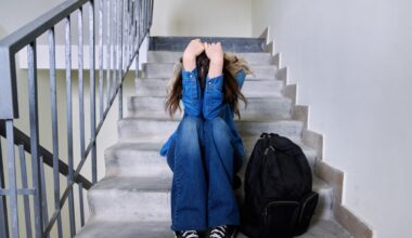 A 14 anni sfregia una coetanea per gelosia, con un accendino le incide la V di vendetta sul viso: condannata a Torino