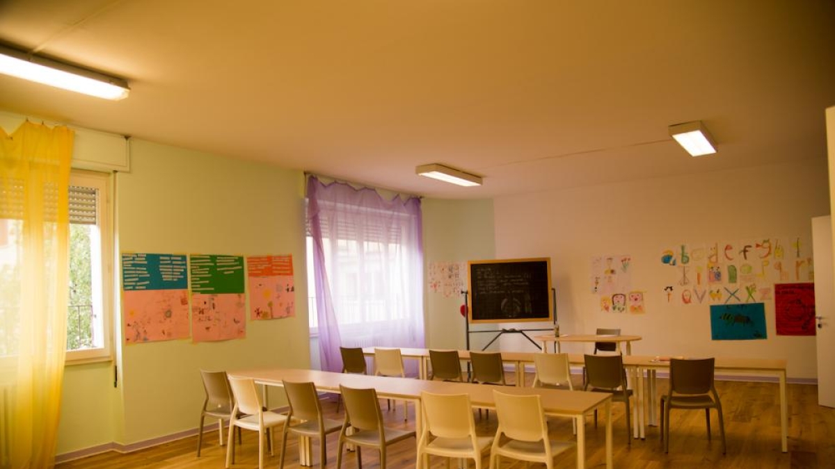 Famiglia nel bosco, la scuola bresciana finita nel caos mediatico: «Abbiamo solo esaminato la bimba, era idonea al passaggio alla terza elementare»