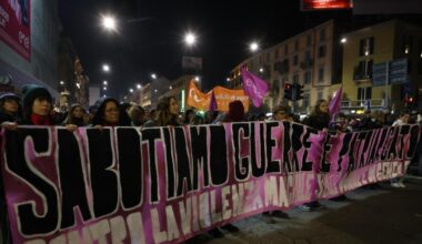 Corteo a Milano di «Non una di meno»: siamo in diecimila. Caos traffico in centro, ecco le strade da evitare