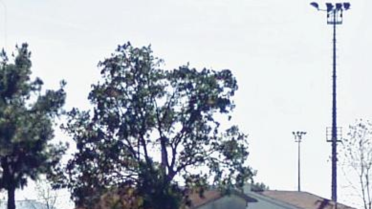 Il sindaco offre un alloggio gratis alla famiglia nel bosco: «Vadano lì almeno la notte»