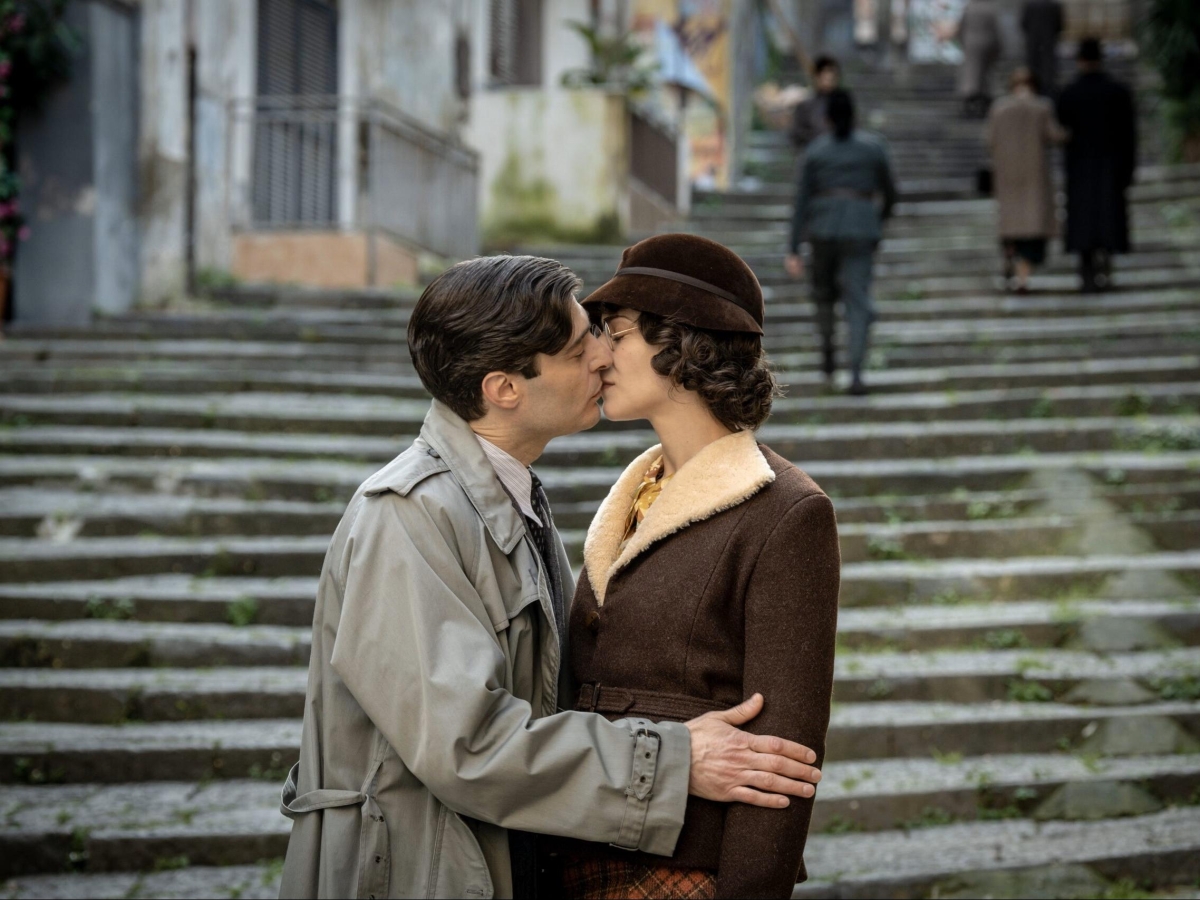 Il Commissario Ricciardi e la morte di Enrica, Maurizio de Giovanni: «Vi spiego perché succede. Io non sono sadico»