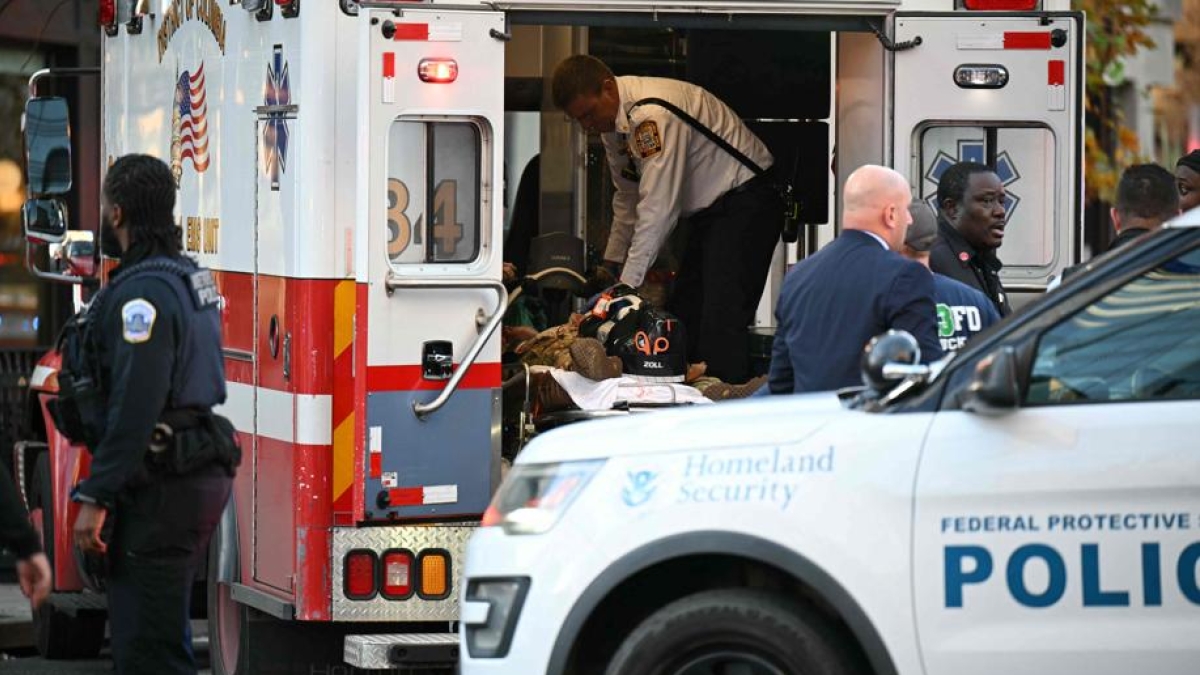 Washington, sparatoria vicino alla Casa Bianca: «Colpiti due membri della Guardia Nazionale». Fermato un sospettato, Trump: «Pagherà un prezzo altissimo»