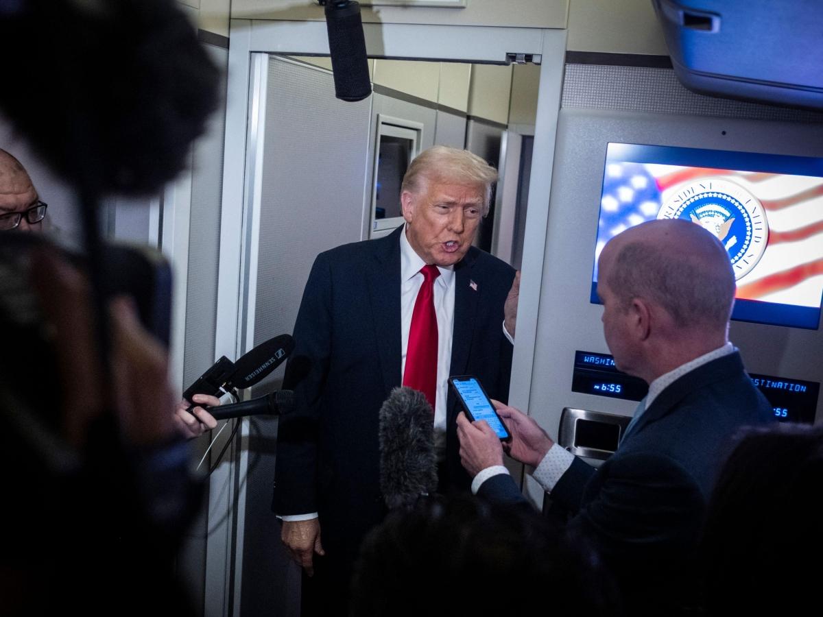 Il «New York Times» attacca: «Trump sempre più stanco: si addormenta in pubblico». Il presidente: siete matti