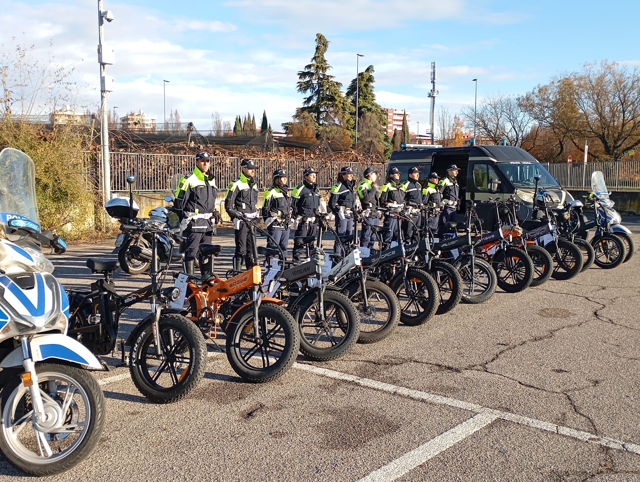 Allarme bici elettriche «truccate»: sequestri e multe record «Sfrecciano in città a 60 km/h, senza casco e assicurazione»