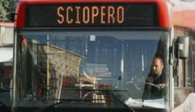 Sciopero generale 28 novembre 2025: disagi per treni e aerei, stop a scuola e giornali. Gli orari e le fasce garantite