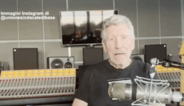 Roger Waters si schiera con i portuali di Genova per lo sciopero del 28 novembre. «Sono molto felice di essere con voi, grazie mille»