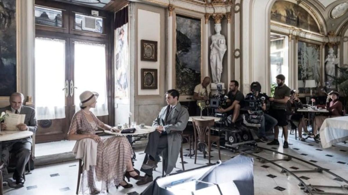 L'attesa per la quarta stagione de «Il commissario Ricciardi» e il successo della terza: la svolta intima, i personaggi, i luoghi della Napoli aristocratica